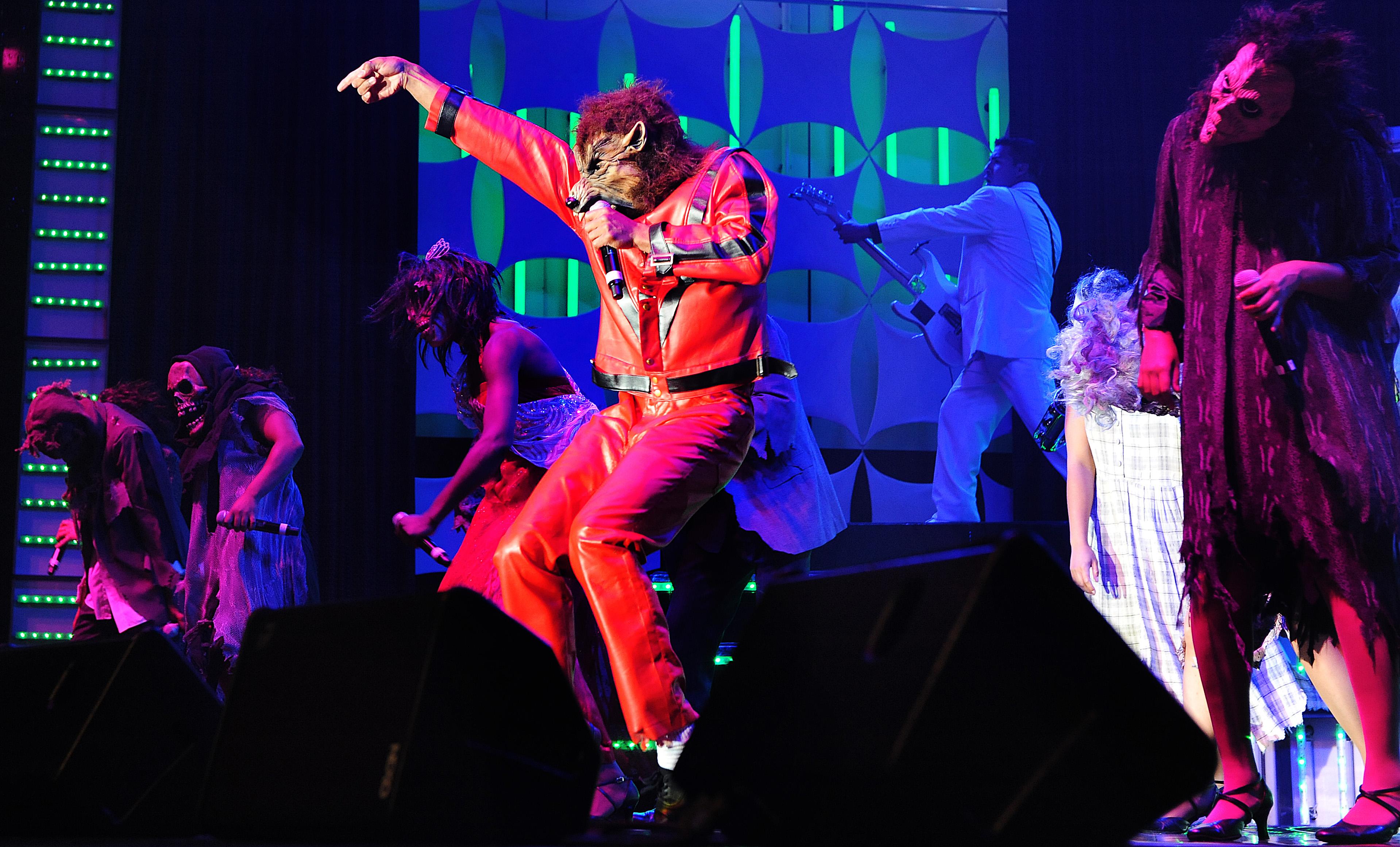 FOREVER «THE BEST SHOW ABOUT THE KING OF POP »